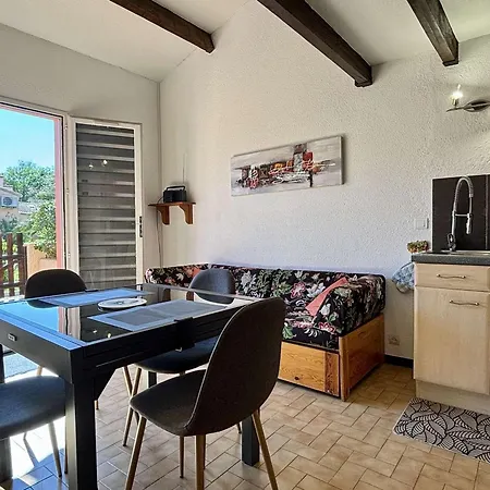 Holiday home Maison De 5 Couchages Avec Cour Privative Et Parking, Proche Mer, Animaux Acceptes - Fr-1-225-104